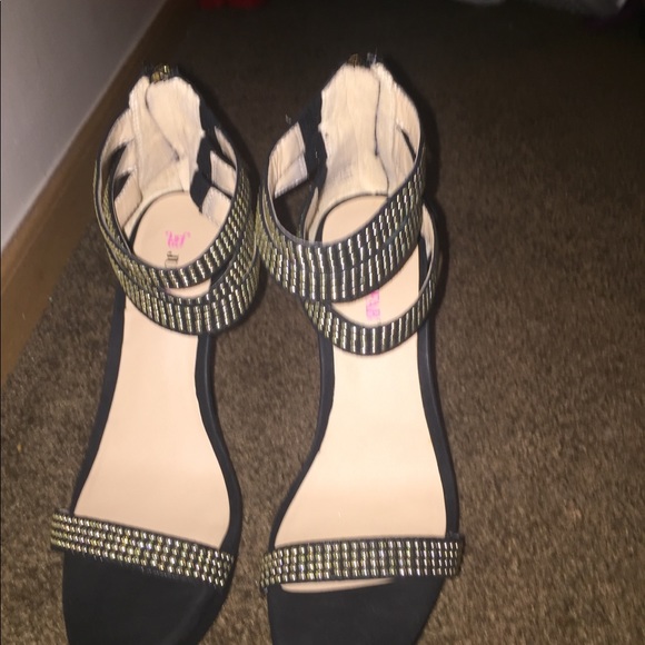 JustFab Studded High Heels - Picture 4 of 5